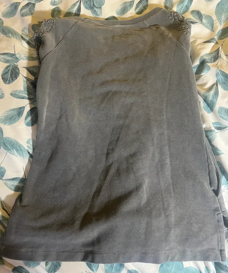 Polera gris con encaje en hombros marca Efesis - 3