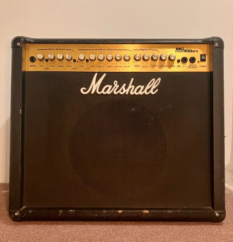 Amplificador Marshall MG100DFX 100W usado