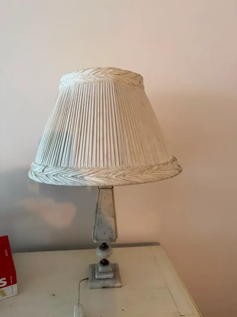 Lámpara de mesa con base de mármol y bronc - 1