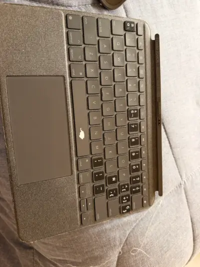 Teclado Logitech Combo Touch para iPad Air - miniatura 1