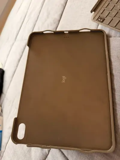 Teclado Logitech Combo Touch para iPad Air - miniatura 4