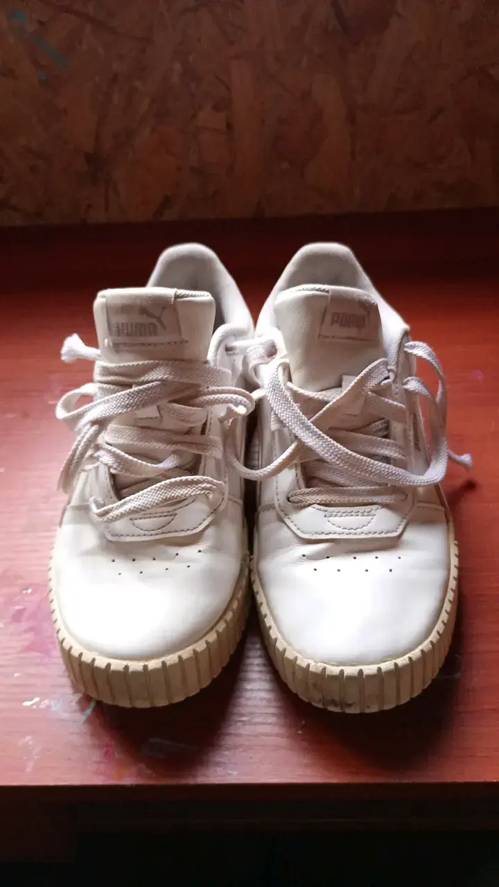 Zapatillas Puma blancas con detalles dorados - 3