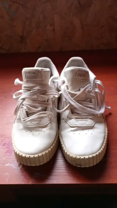 Zapatillas Puma blancas con detalles dorados - miniatura 3
