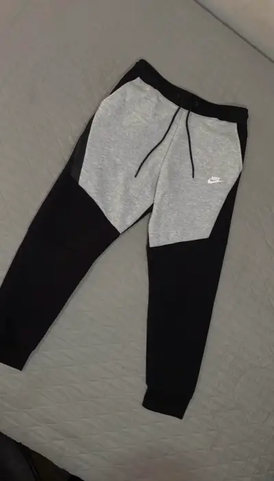 Buzo Nike tech gris y negro - miniatura 1