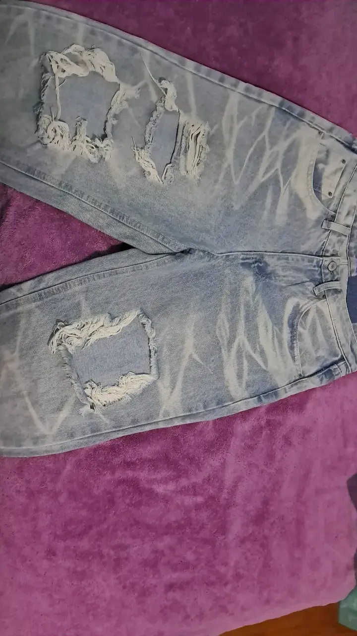 Jeans de mezclilla con diseño único - 2