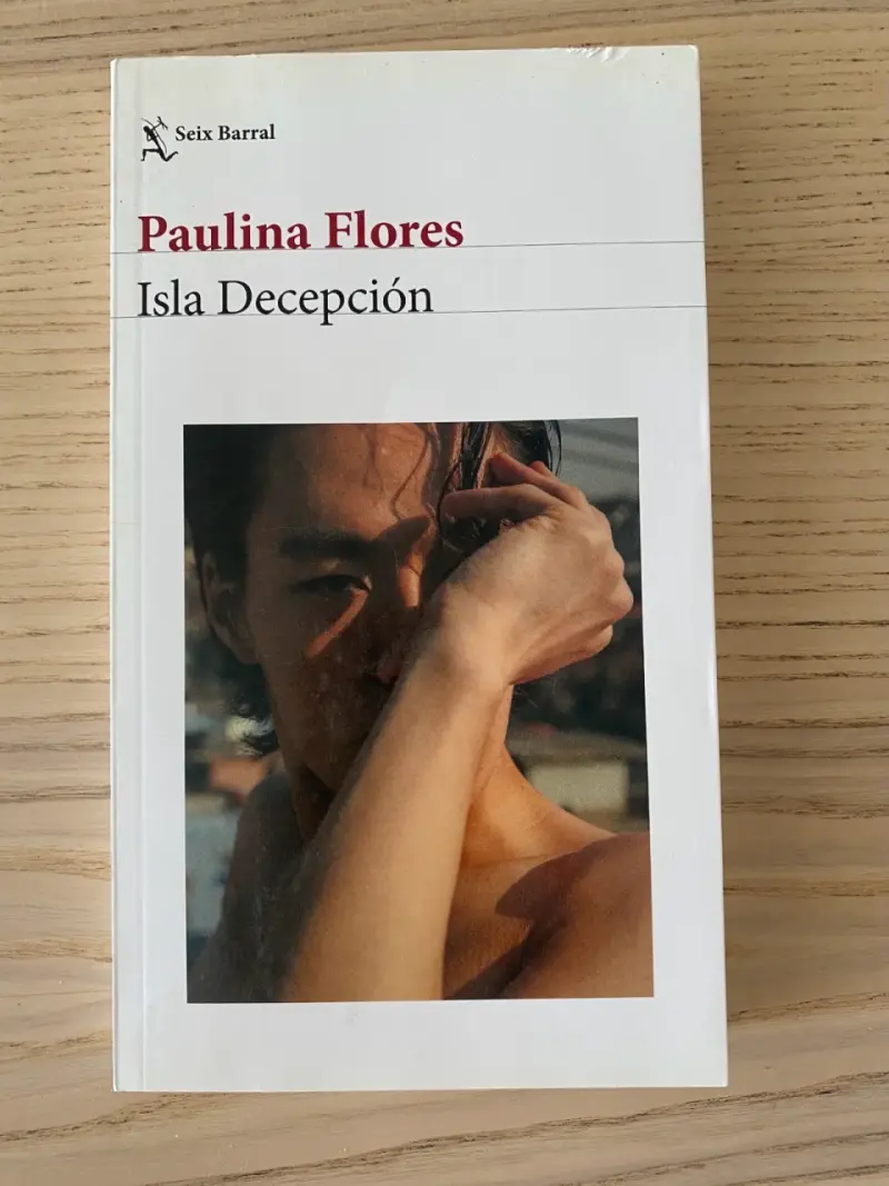 Libro 'Isla Decepción' de Paulina Flores - 1