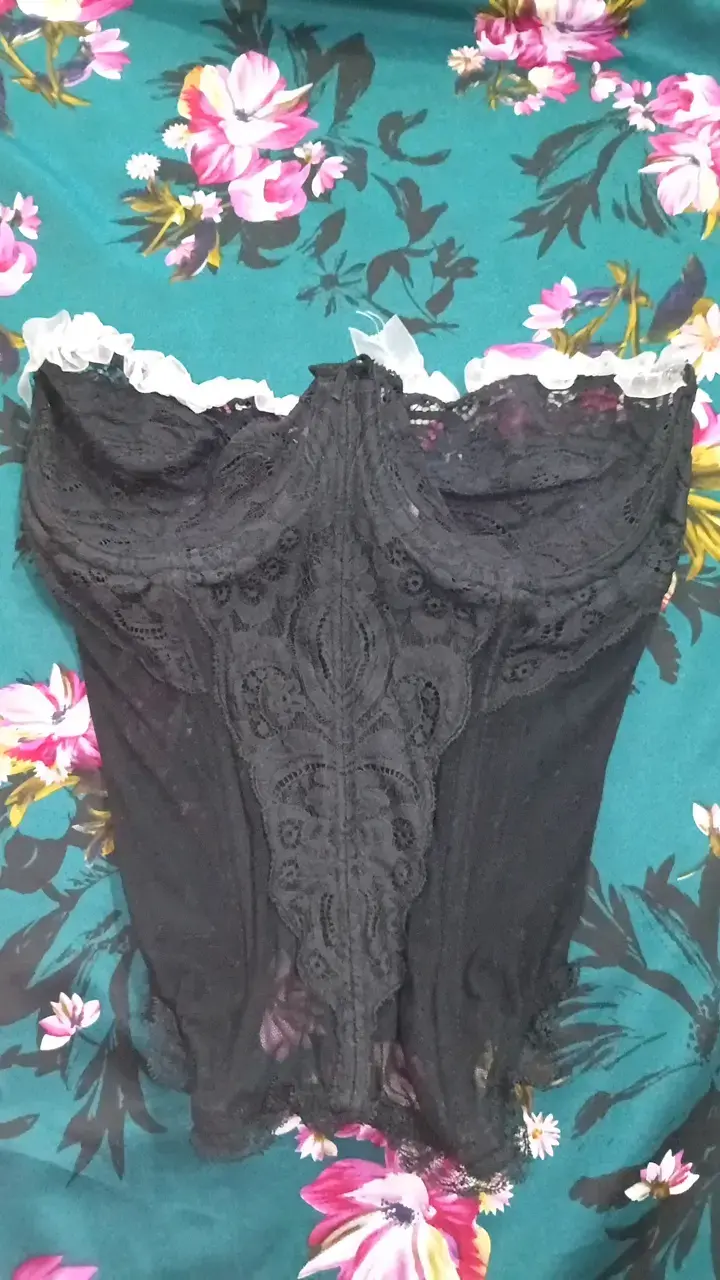 Corset negro de encaje elegante