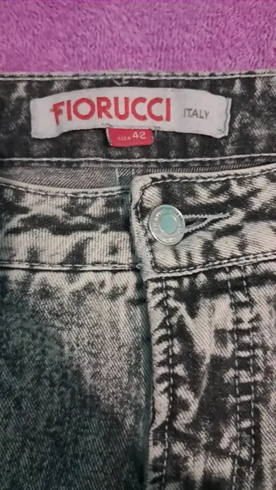 Jeans gris desgastados para mujer - miniatura 3
