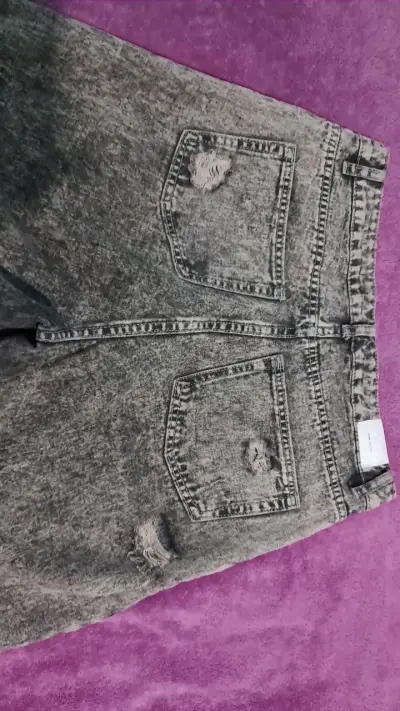 Jeans gris desgastados para mujer - miniatura 5