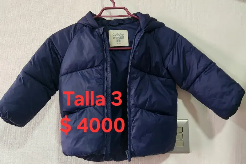 Chaqueta acolchada azul para niño talla 3
