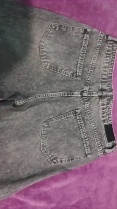 Jeans gris de mezclilla para mujer - miniatura 2