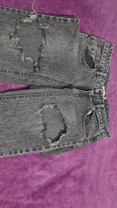 Jeans gris de mezclilla para mujer - miniatura 3