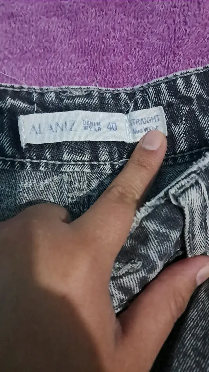 Jeans gris de mezclilla para mujer - 4
