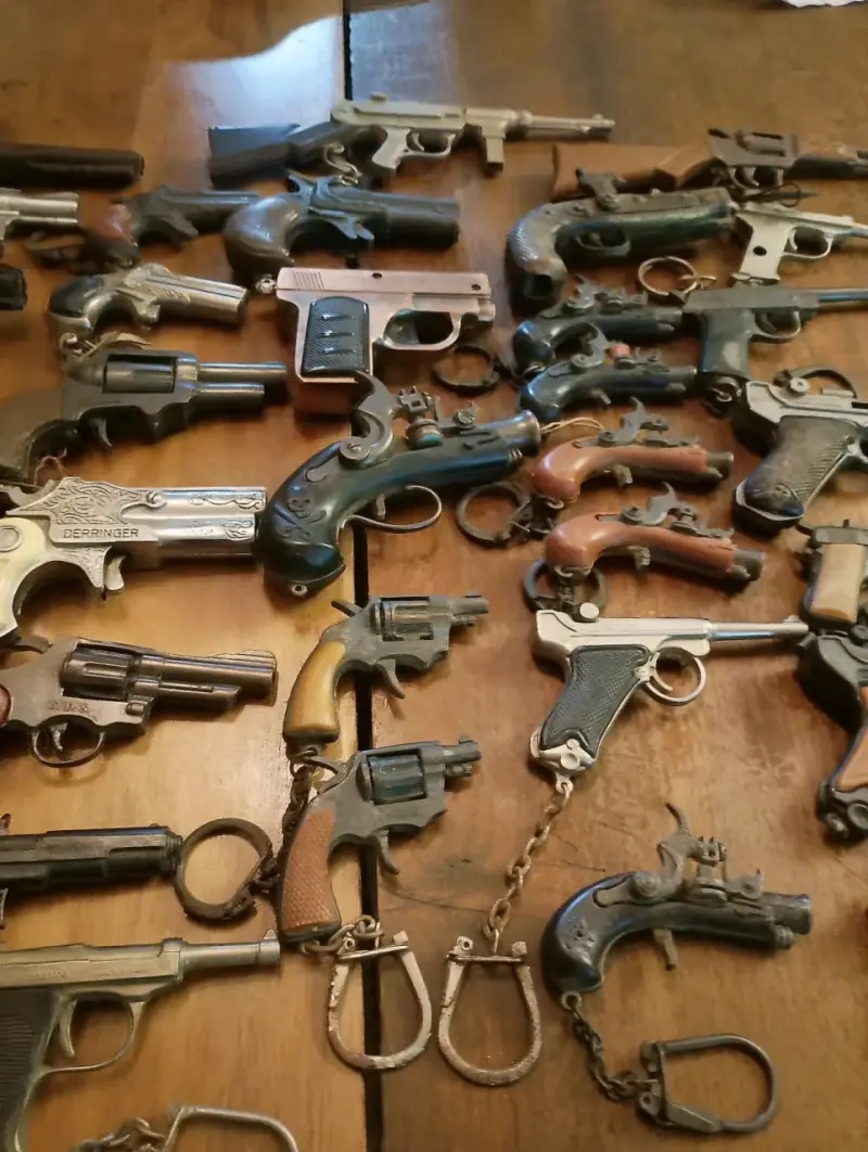 34 pistolas miniatura antiguas - 1