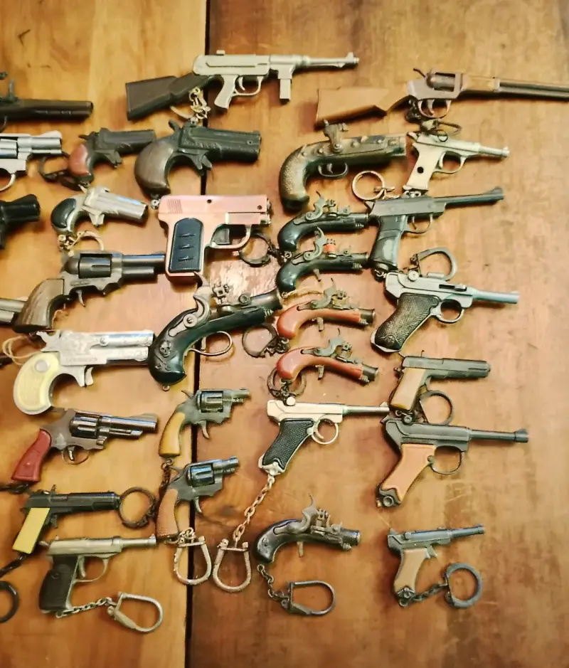 34 pistolas miniatura antiguas - 2