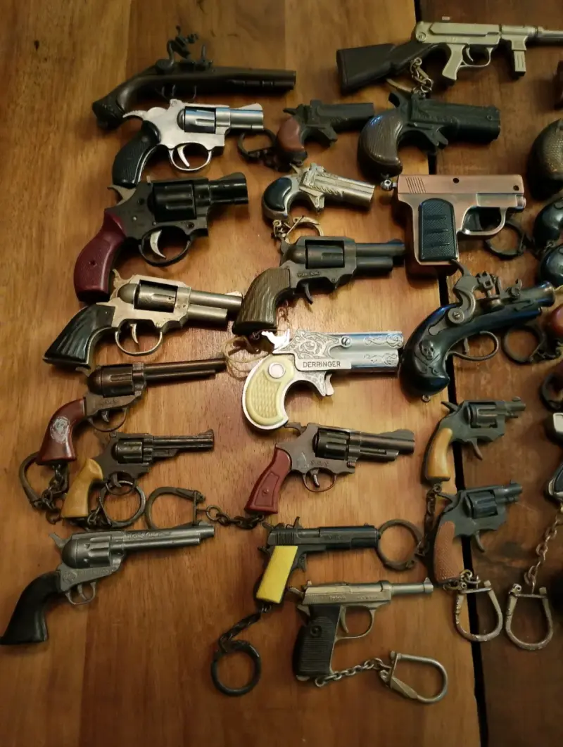 34 pistolas miniatura antiguas - 3