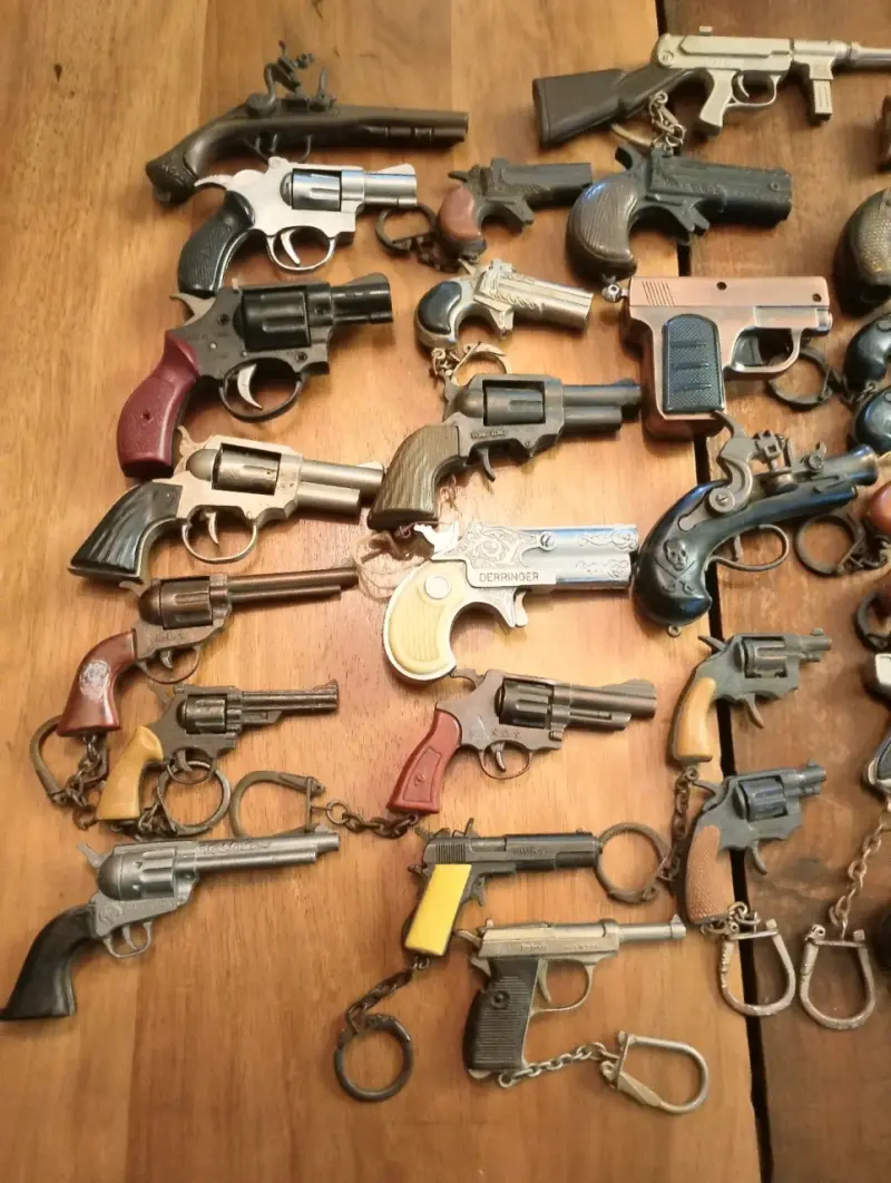 34 pistolas miniatura antiguas - 4