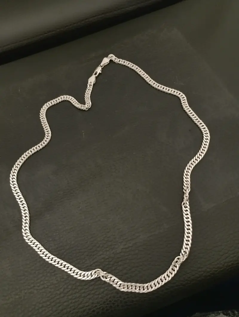 Cadena de plata estilo cubano