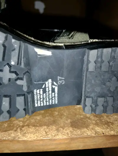 Botas militares negras con detalles dorados - miniatura 4