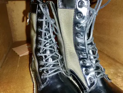 Botas militares negras con detalles dorados - miniatura 6