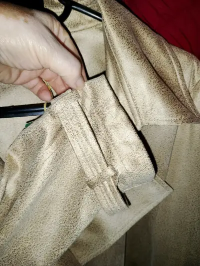 Abrigo beige de mujer con doble botonadura - miniatura 5