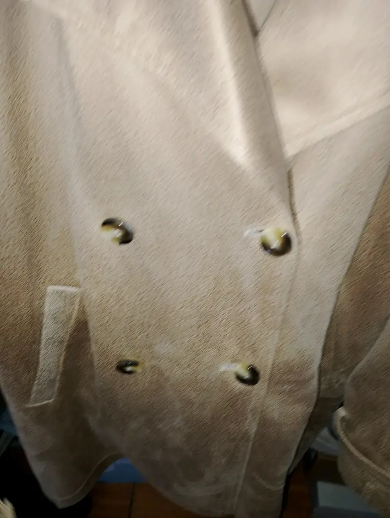 Abrigo beige de mujer con doble botonadura - 6