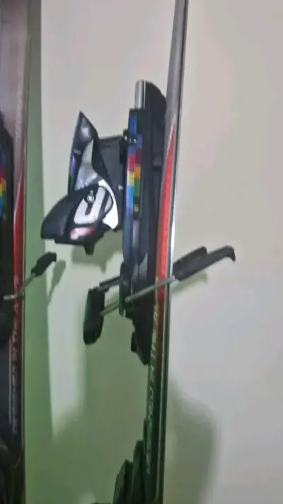 Esquís de montaña con fijaciones integradas - miniatura 1