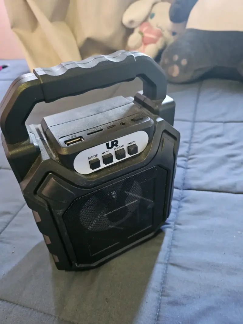 Parlante portátil UR con Bluetooth