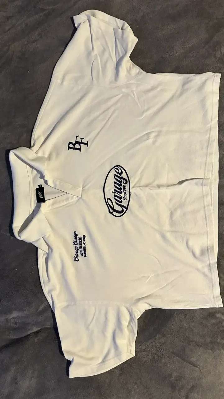 Polera blanca Garage con logo bordado - 1