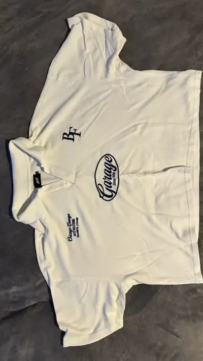 Polera blanca Garage con logo bordado - miniatura 2