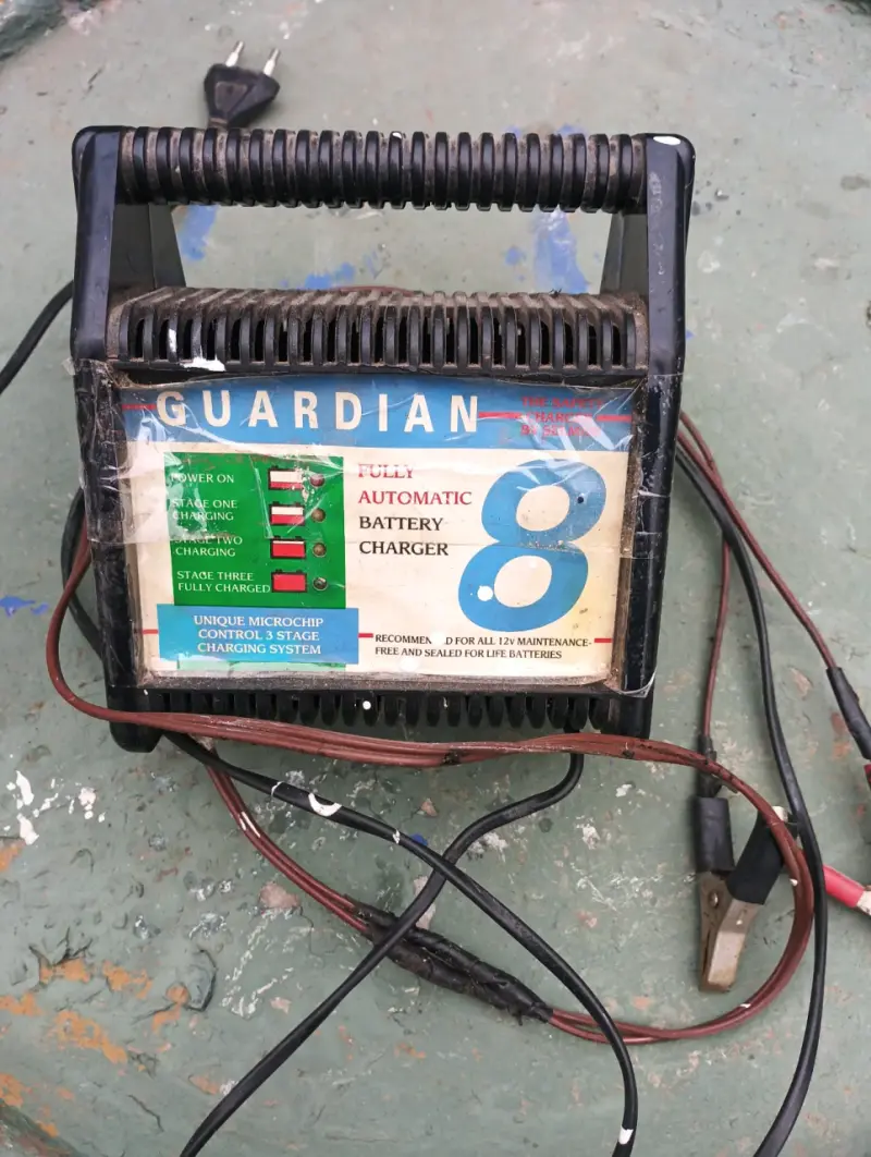 Cargador automático de batería Guardian 8
