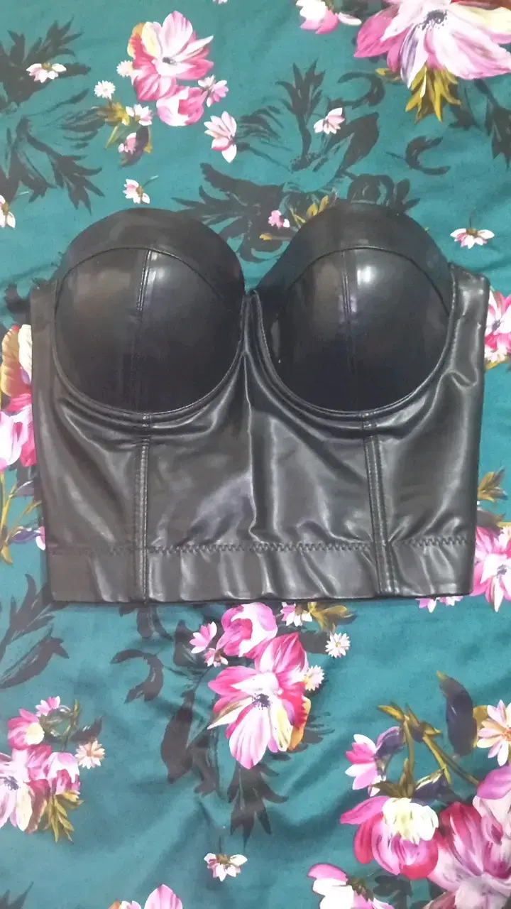 Top bustier negro de cuero sintético