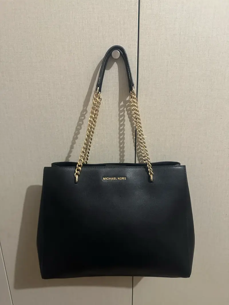 🖤 Cartera Michael Kors con cadena dorada 🖤 - 1