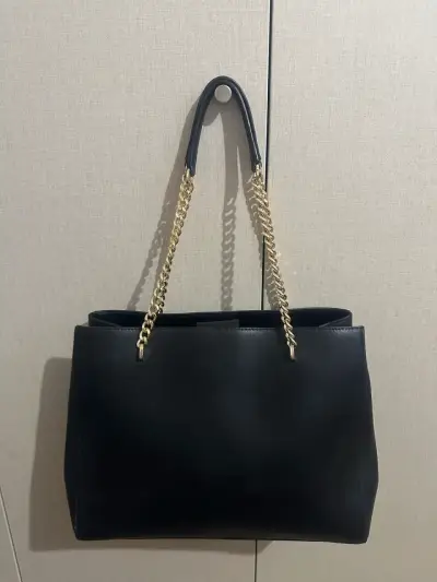 🖤 Cartera Michael Kors con cadena dorada 🖤 - miniatura 2