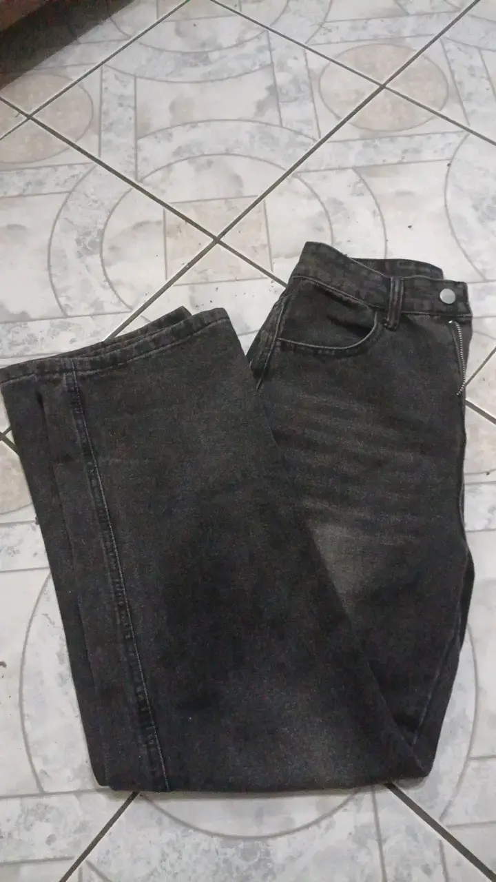 Jeans negros clásicos para mujer