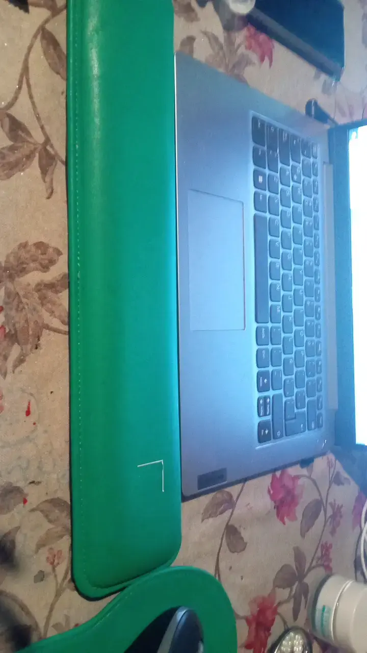 Reposamuñecas ergonómico verde para teclado - 1