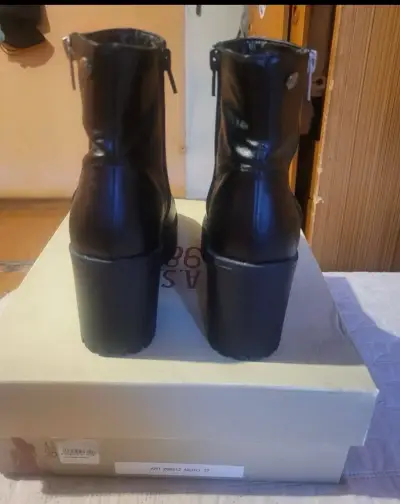 Botines de cuero negro con cierre lateral - miniatura 2
