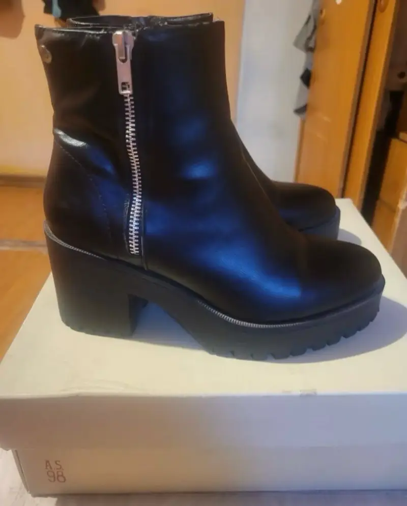 Botines de cuero negro con cierre lateral - 3