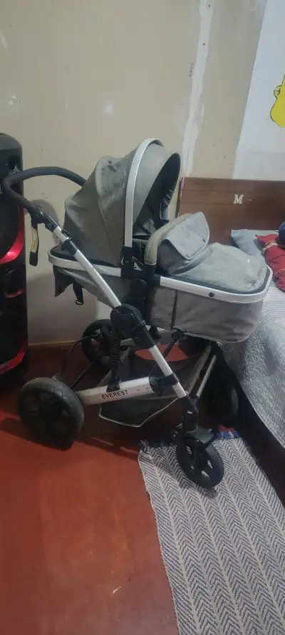 Coche de bebé Everest gris con capota - miniatura 1