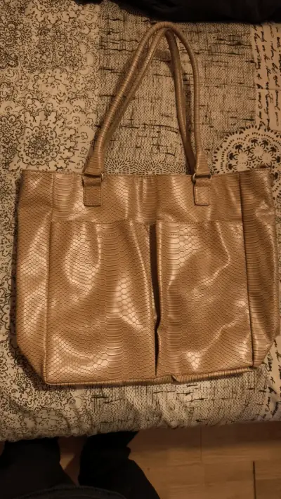 Bolso marca Secret tote beige con textura de piel - miniatura 1