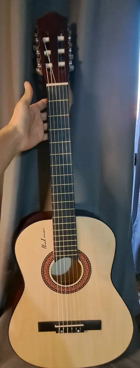 Guitarra acústica clásica de madera - 1