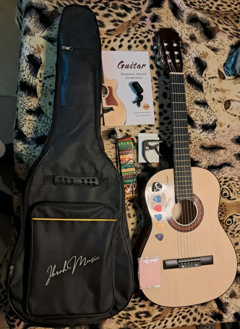 Guitarra acústica clásica de madera - 5