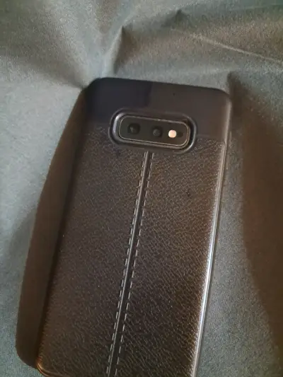 Smartphone Samsung Galaxy S10e en buen estado - miniatura 2