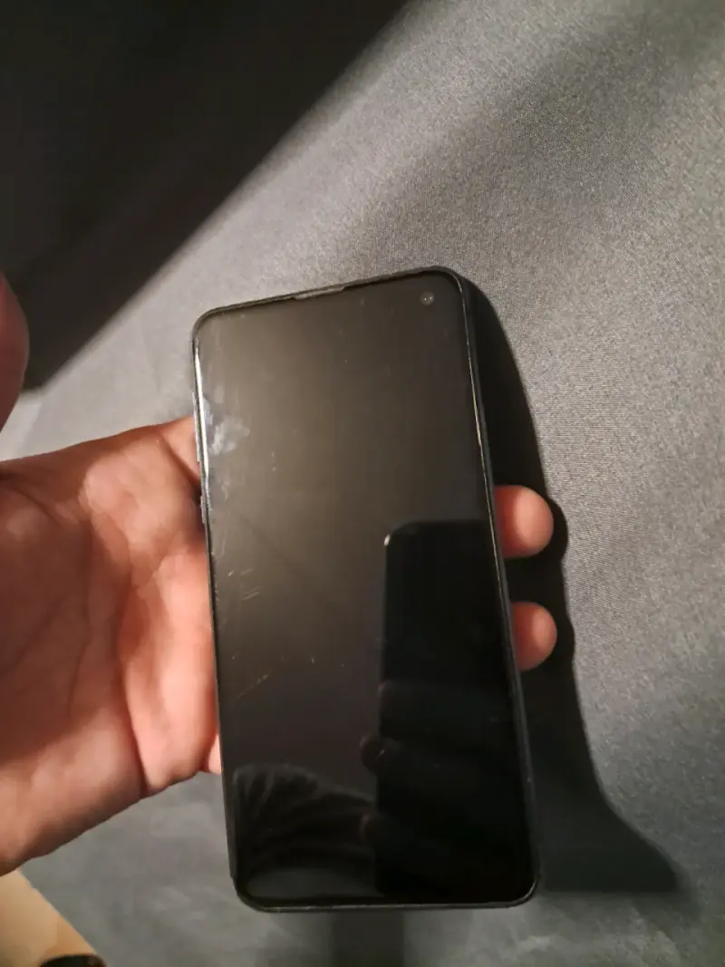Smartphone Samsung Galaxy S10e en buen estado - 5