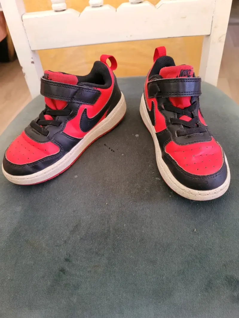 Zapatillas deportivas Nike niño rojo y negro