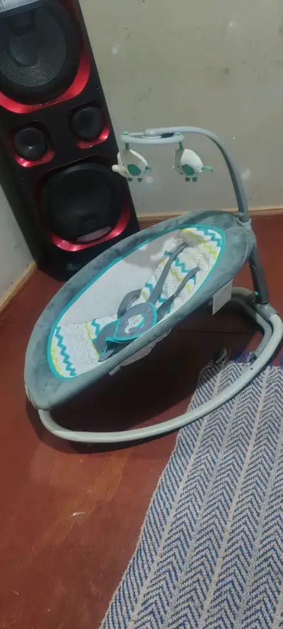 Silla mecedora para bebé - miniatura 1