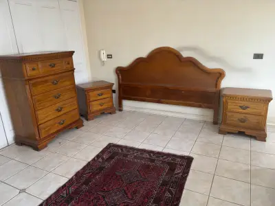 Juego de dormitorio de madera clásico - miniatura 1