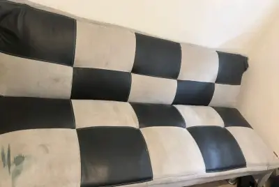 Sofá cama bicolor en buen estado - miniatura 1
