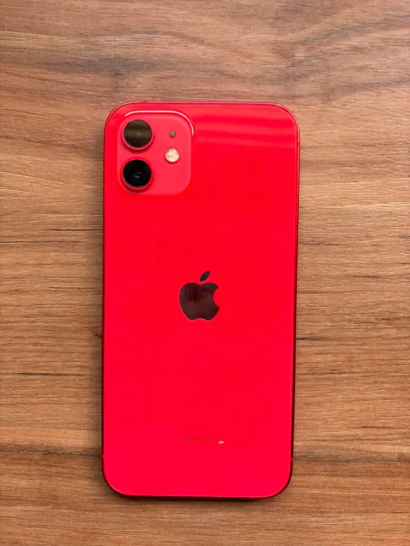 iPhone 12 rojo en buen estado - 1