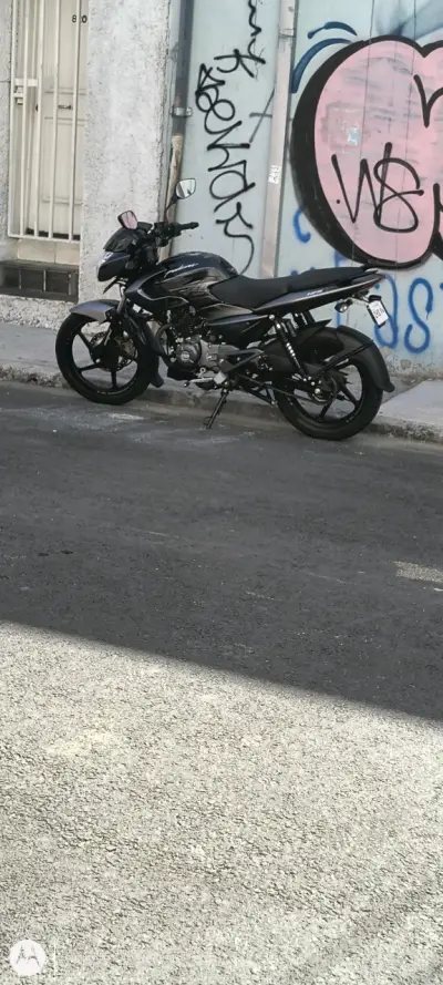Motocicleta pulsar Ls 125 negra en buen estado - miniatura 1
